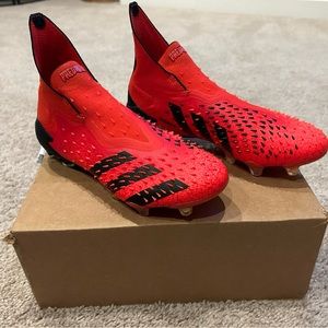 New Adidas Youth Predator Freak.1 Soccer Cleats - Red/Black Size 4.5.